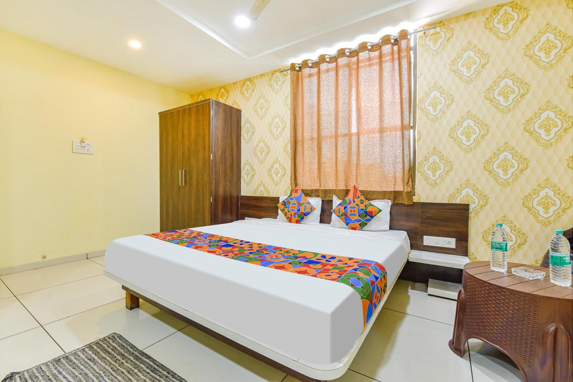 Fabexpress A2 And Restro Hotel Indore Exterior photo