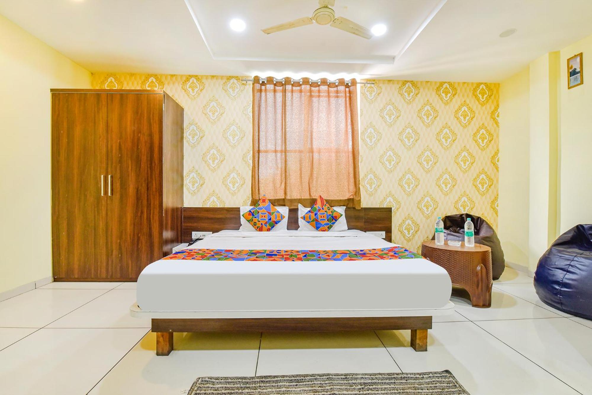 Fabexpress A2 And Restro Hotel Indore Exterior photo